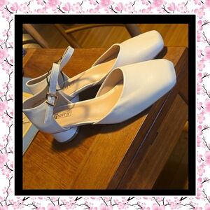 Nwt Cream Maryjanes Size 8 1/2